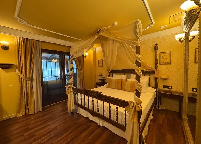 Masía De Lacy Hotel 4*